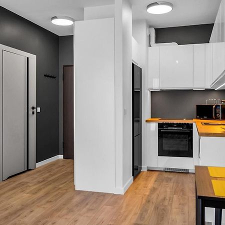 Lotnisko Chopina Modern Studio Warschau Exterior foto