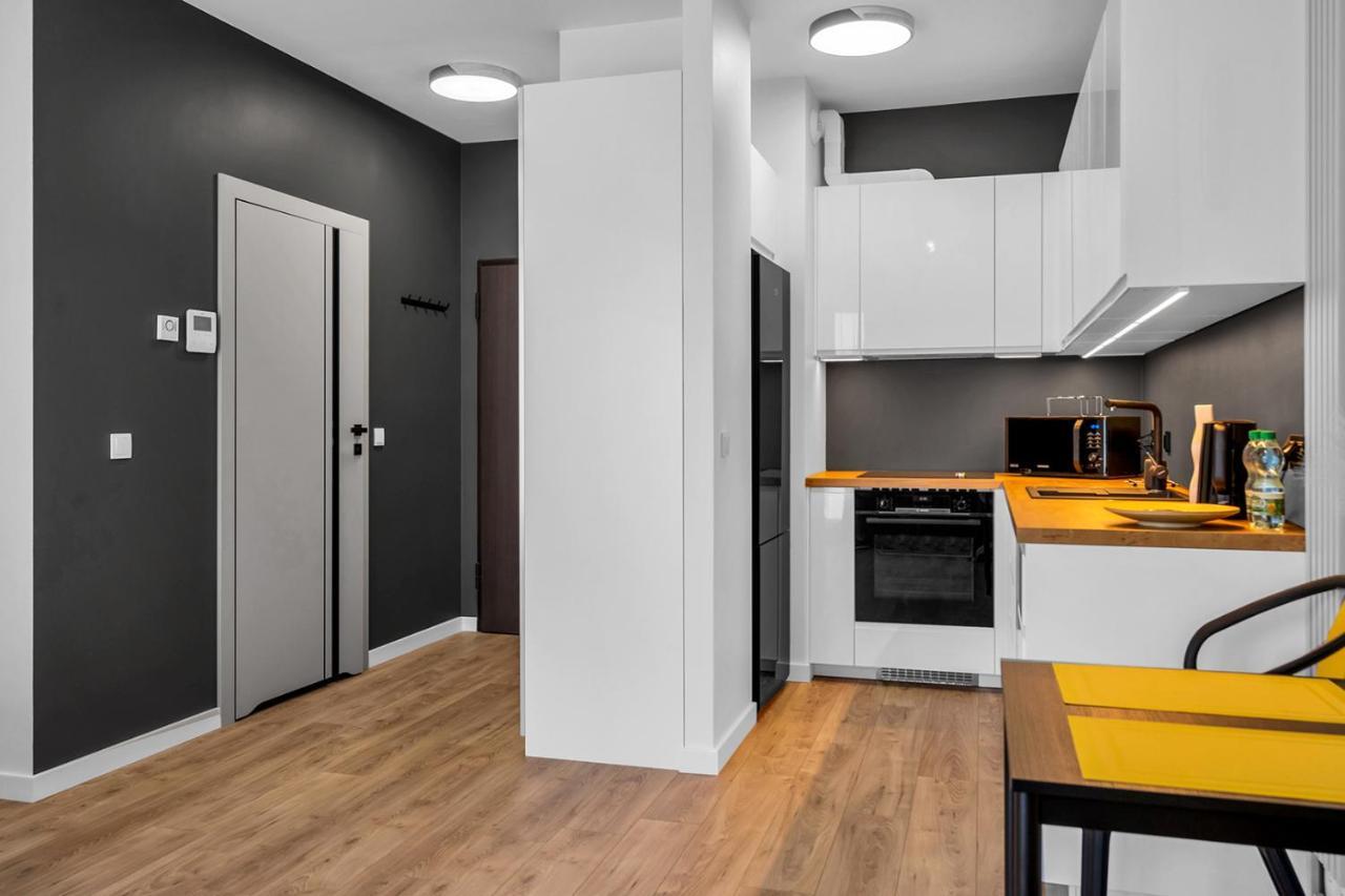 Lotnisko Chopina Modern Studio Warschau Exterior foto